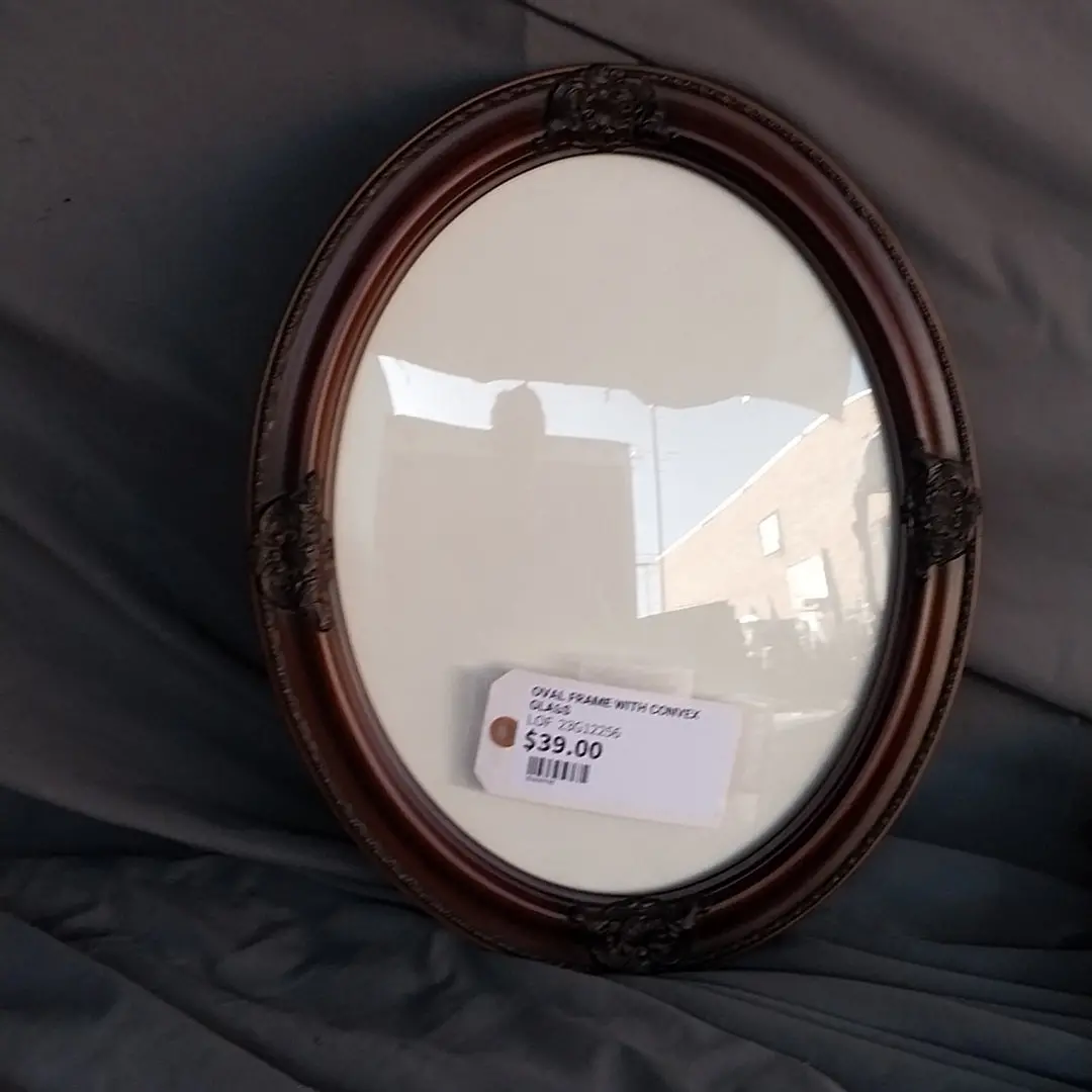 Oval Frame With Convex Glass 1
