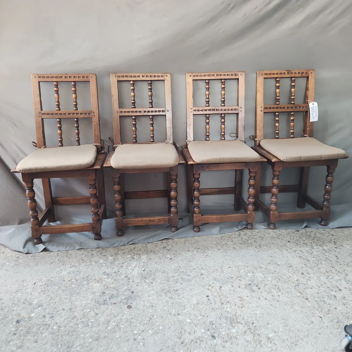 Set Of 4 Pegged Cherry Sprindleback Chairs 1