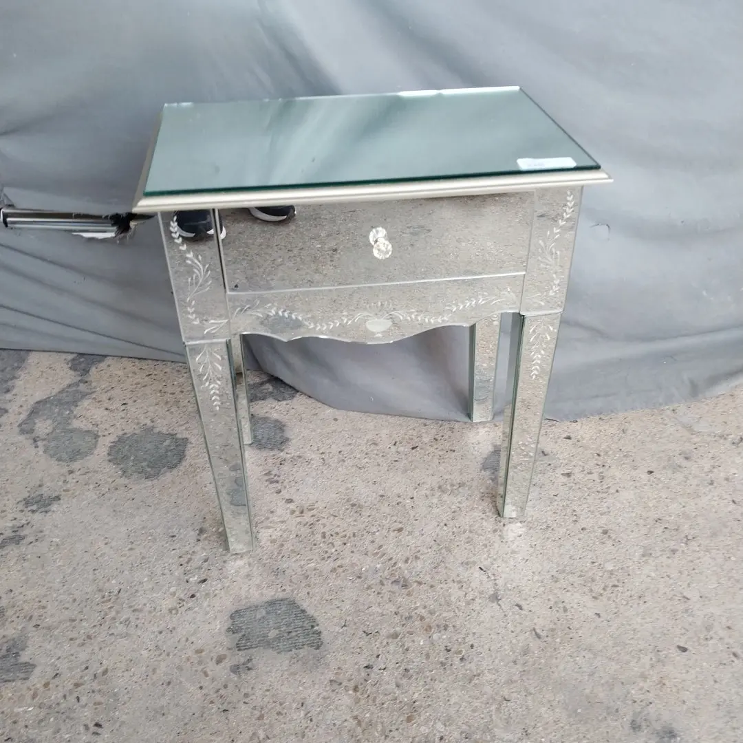Mirrored Top And Sides Silver Side Table 1