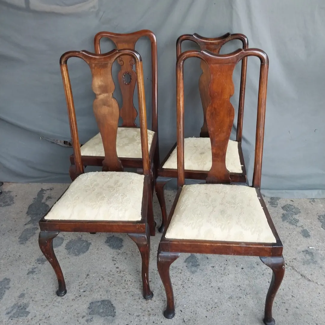 Set Of 4 English Walnut Queen Anne Chairs 1