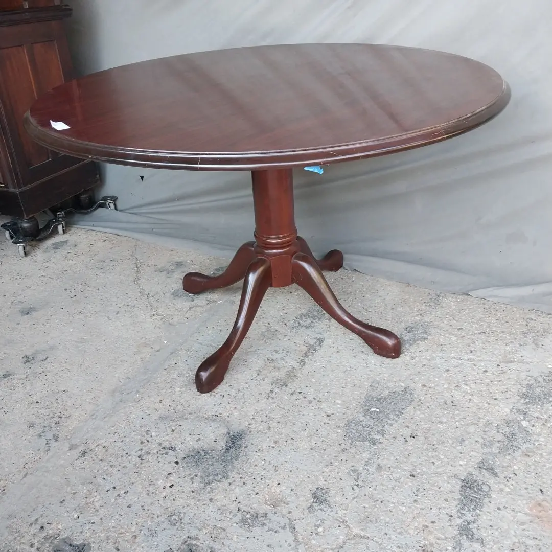 Round Mahogany Pedestal Table-Not Old 1