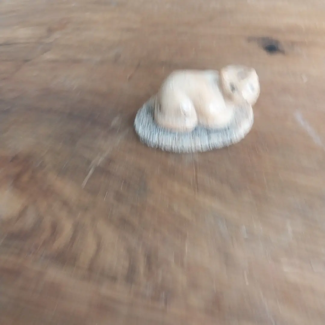 Tiny Carved Cat On A Stump 1