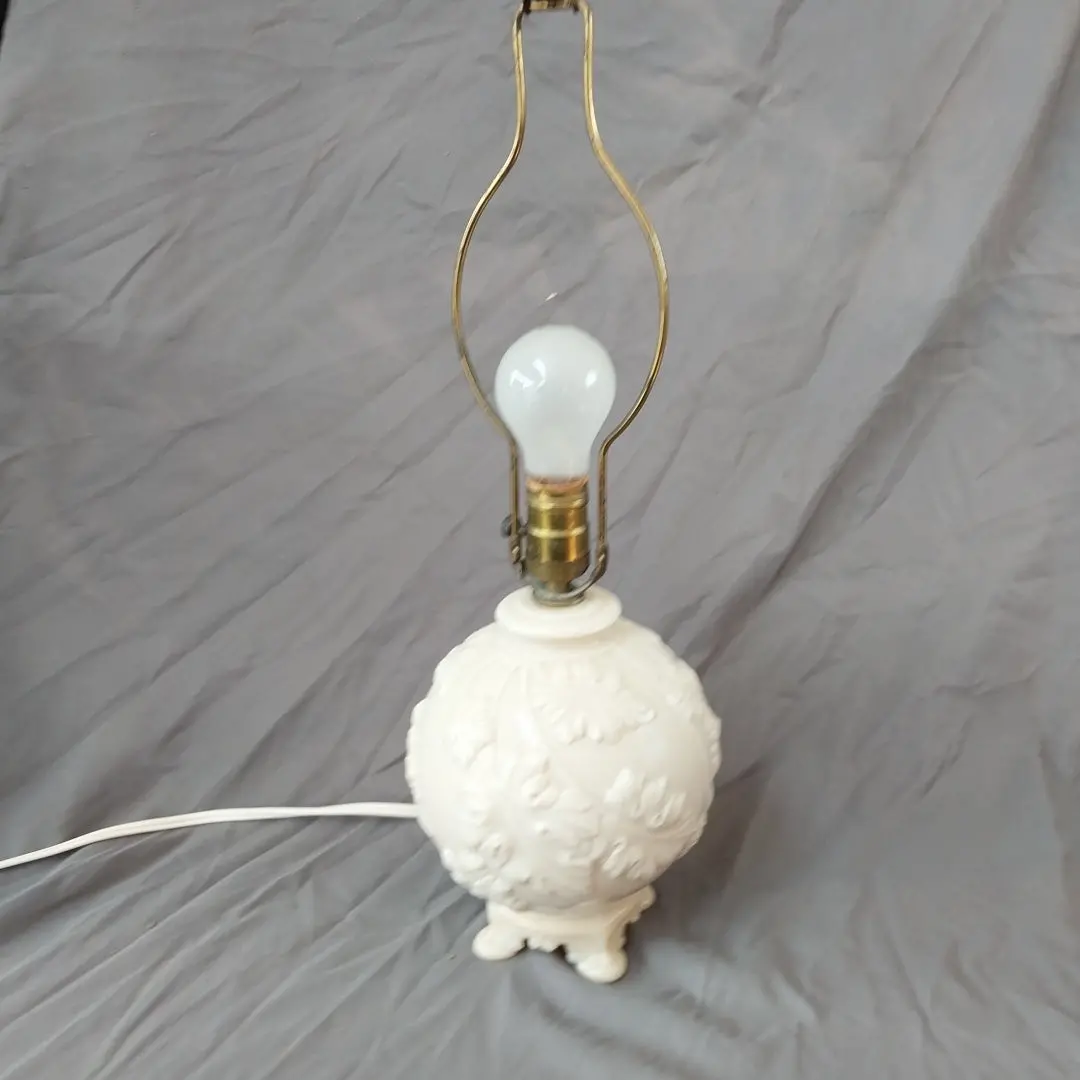 Phoenix Glass Spherical Lamp With Leaves 1