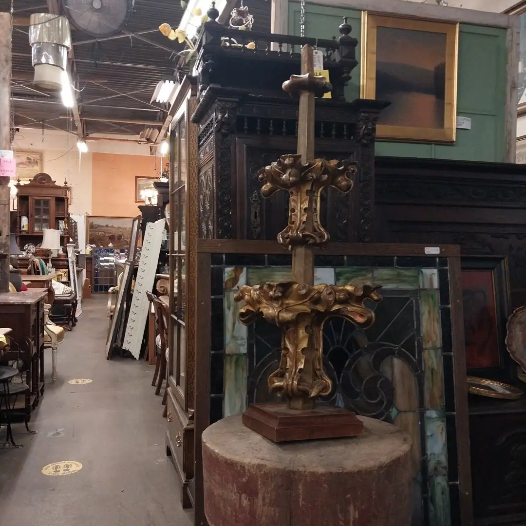 Large Giltwood Gothic Croqueted Finial 1