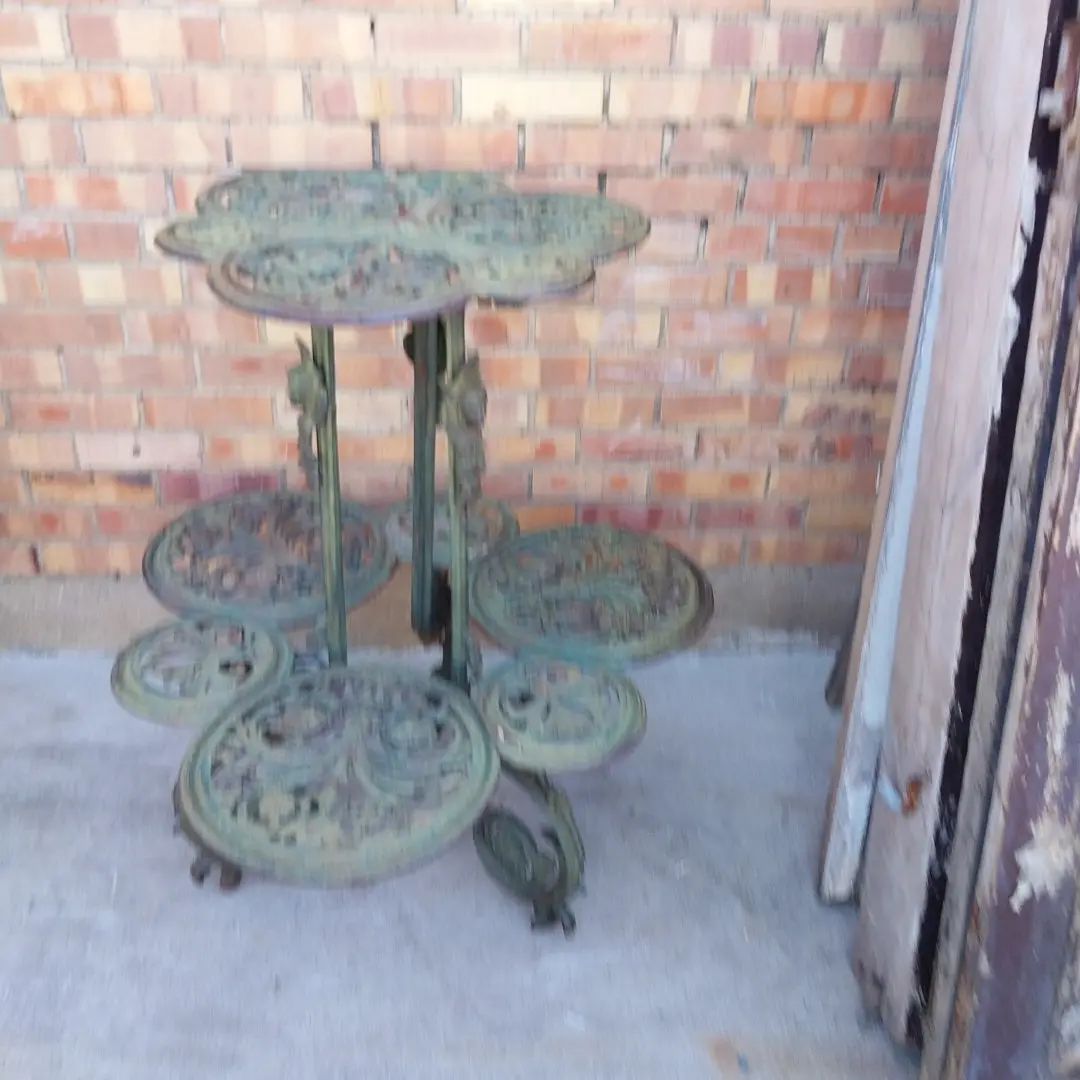 Heavy Fancy Green Iron Plant Stand 1