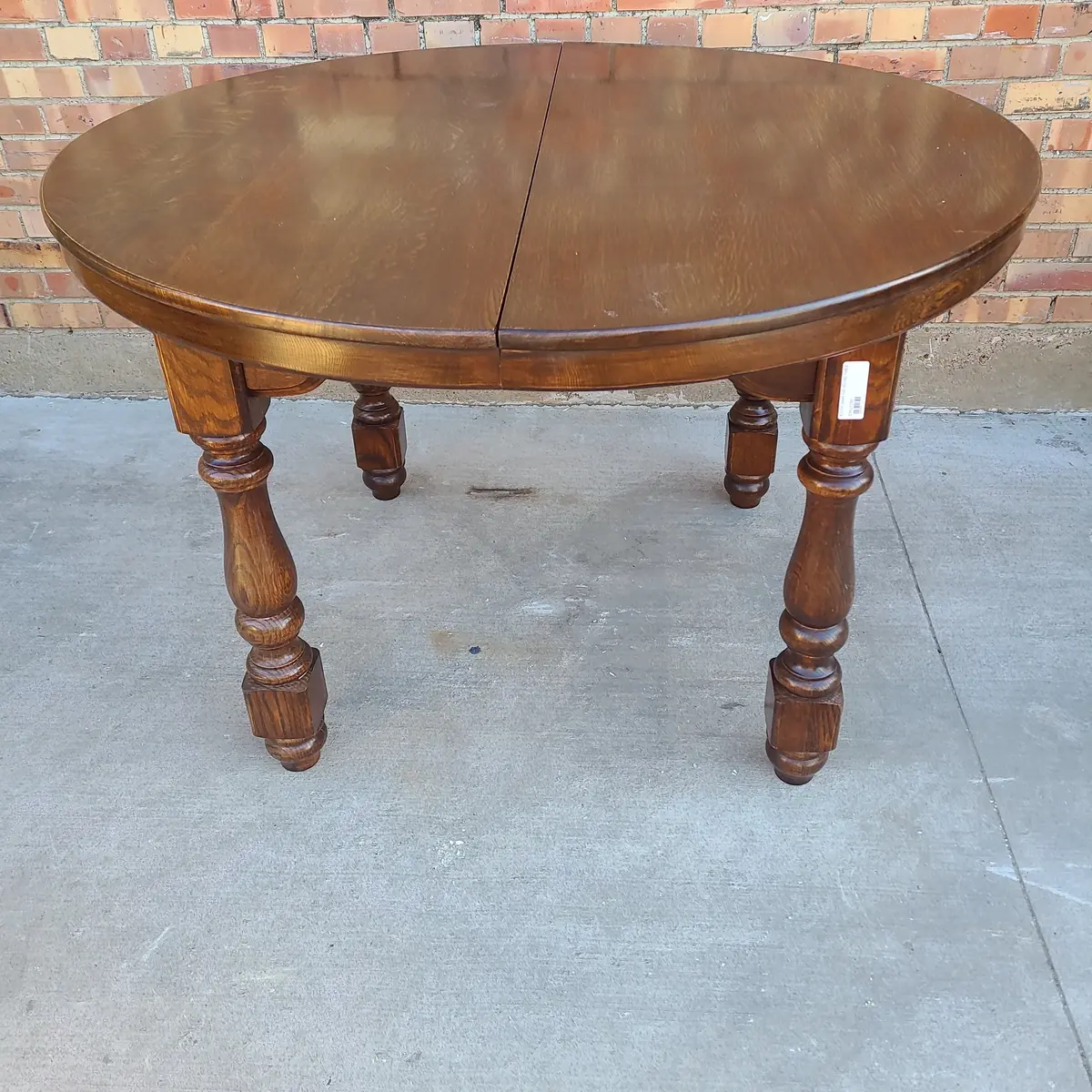 Rustic Dark Oak Round Table 1