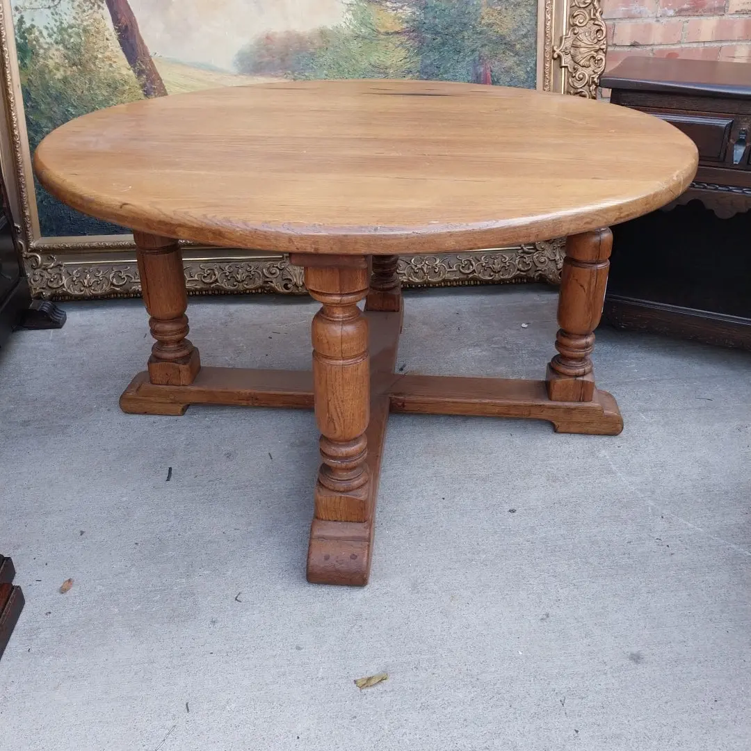 Large Round Oak Coffee Table 1