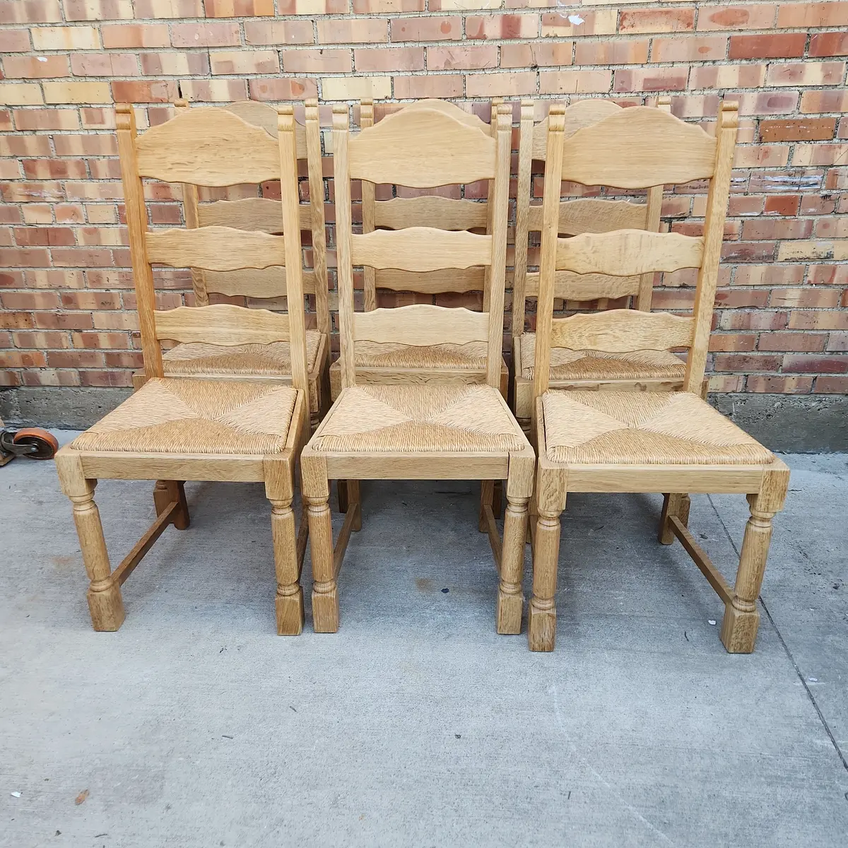 Set Of 6 Light Oak Ladder Back Chairs With Rush Seats 1