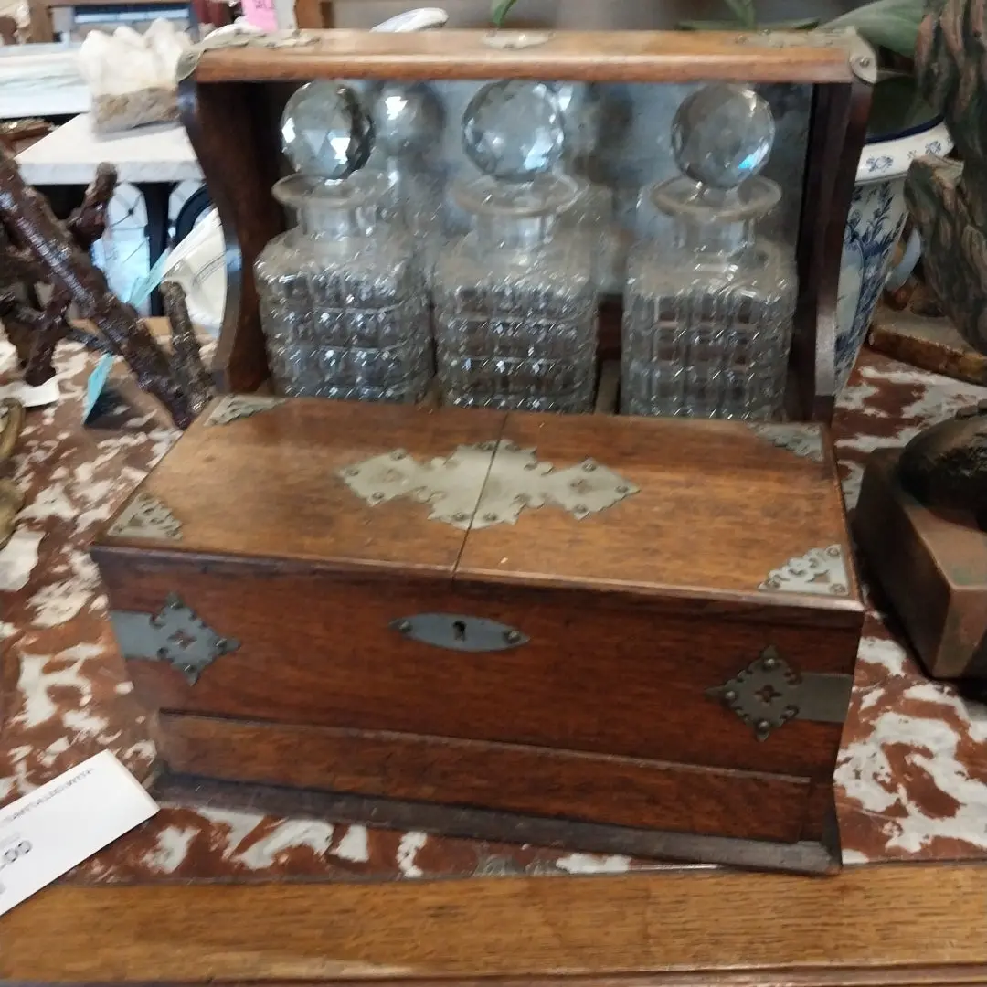 English Oak Tantalus With 3 Bottles 1
