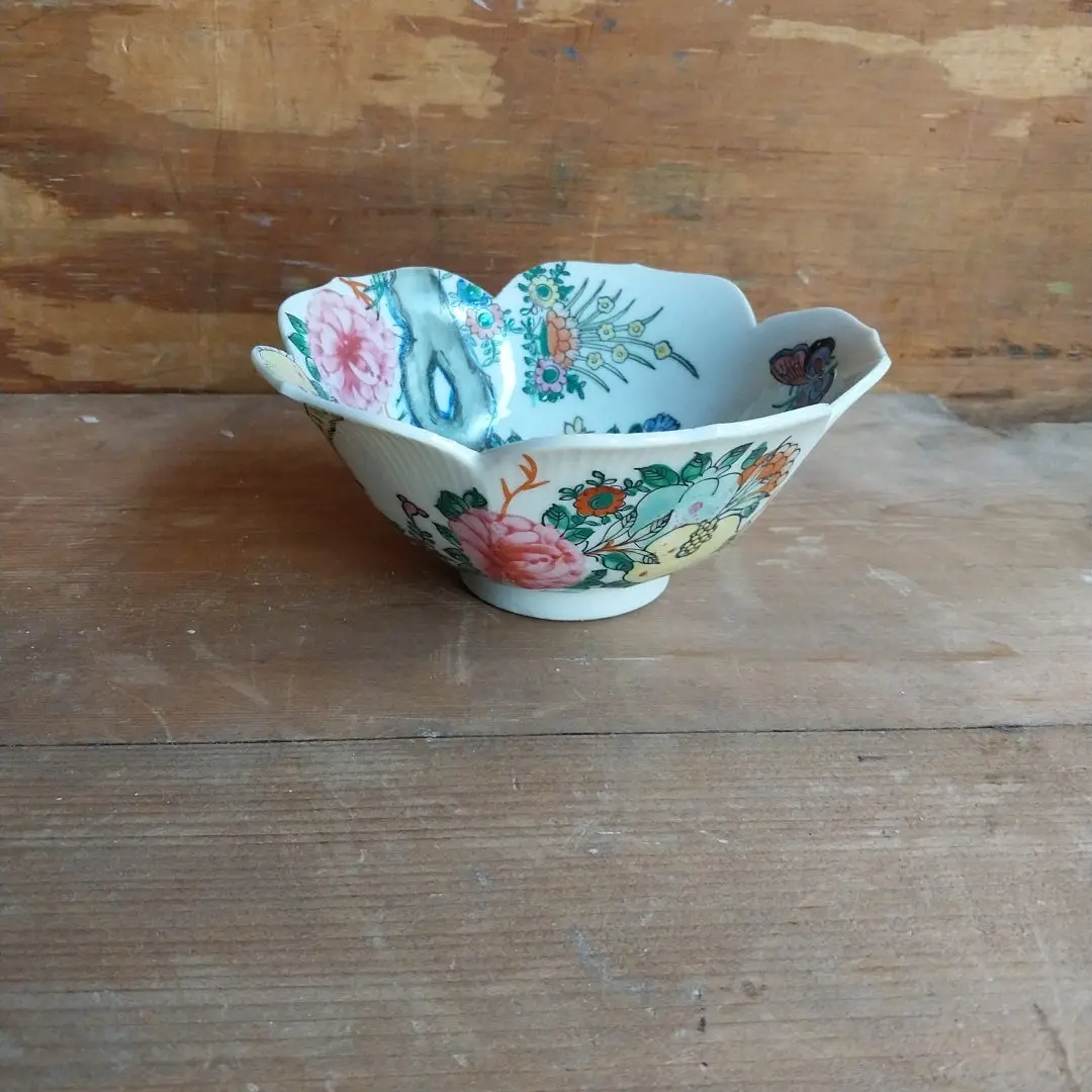 Small Japanese Scalloped Edge Bowl 1