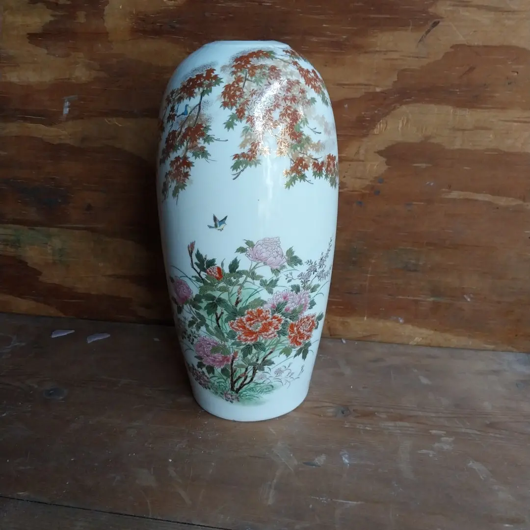 Shaped Japanese Vase With Birds 1