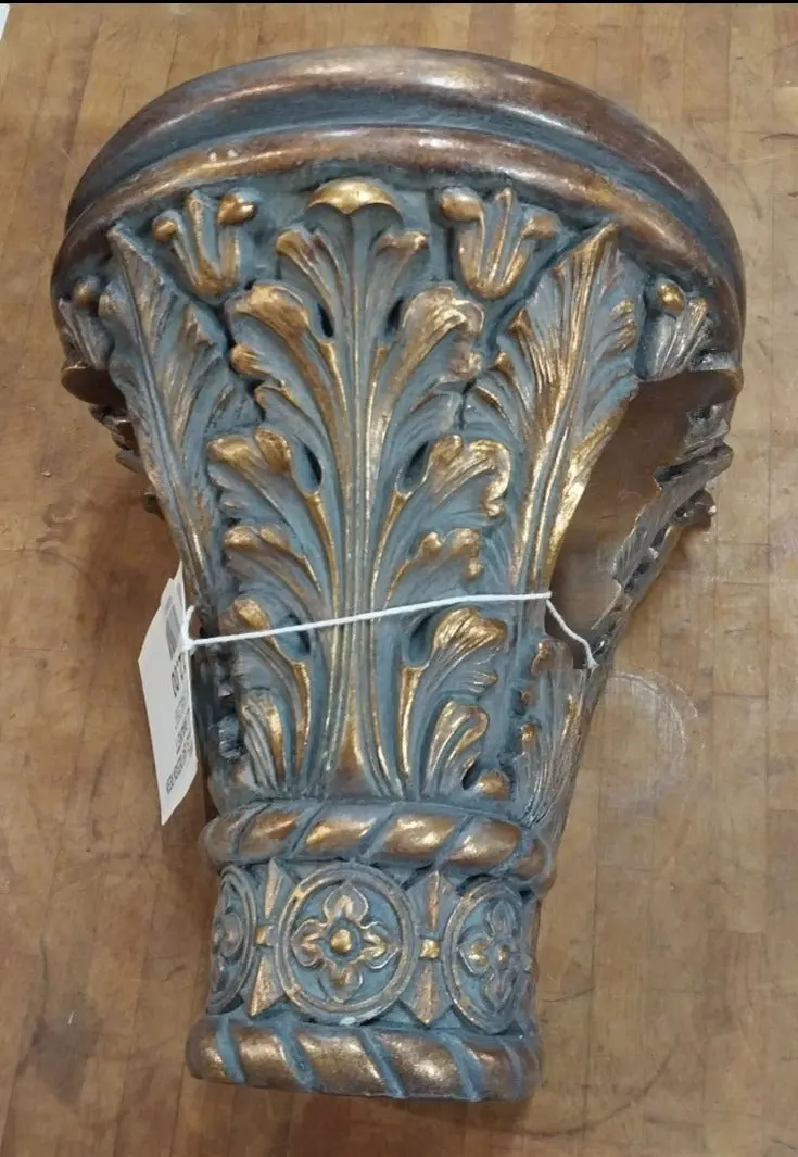 Single Leaf Design Resin Wall Brackett 1