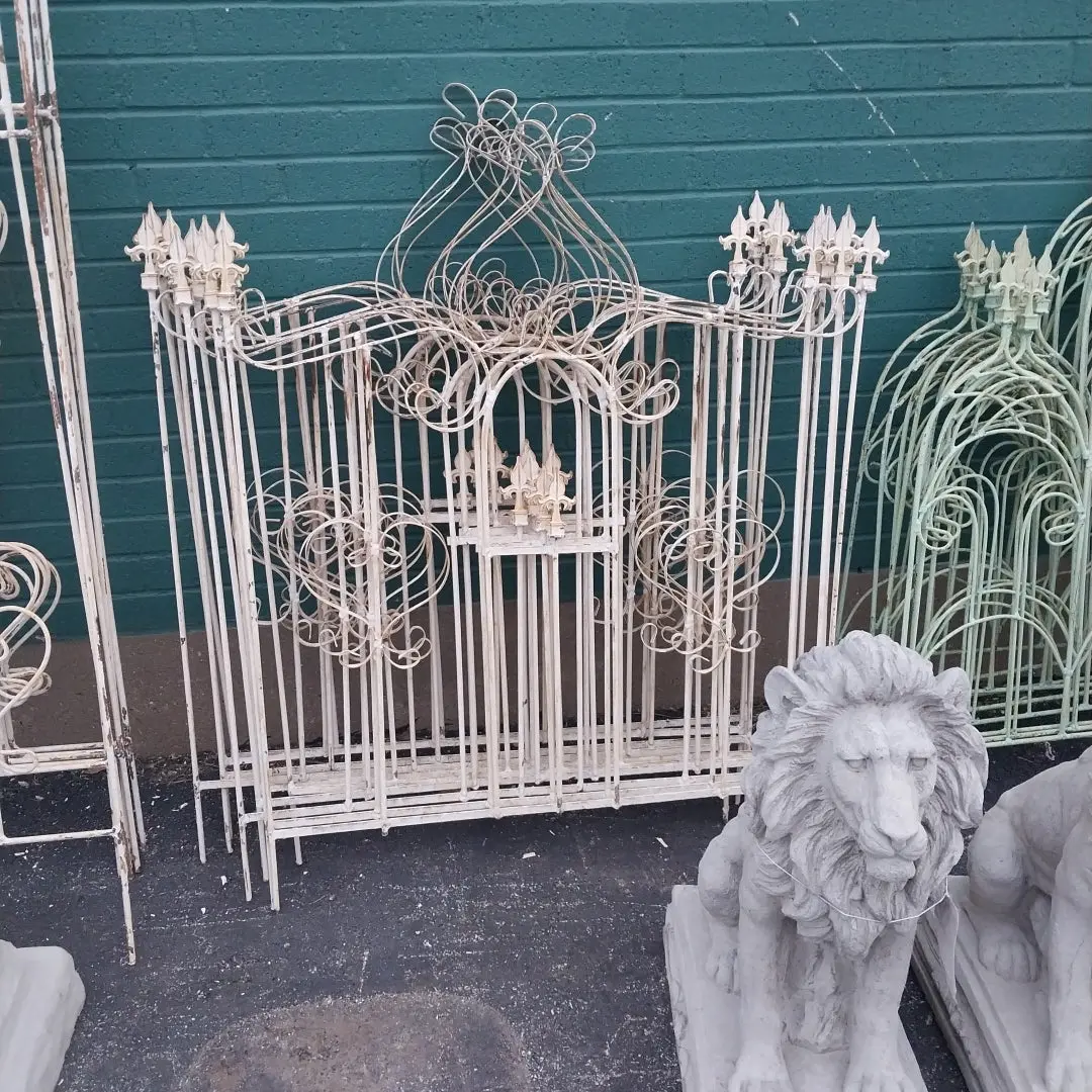 Ivory 3 Panel Fence With Scrolls And Fluer Di Lis 1