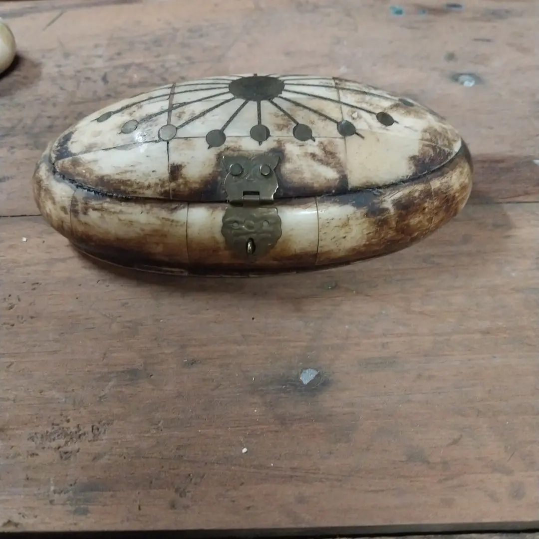 Oval Bone Box With Starburst 1