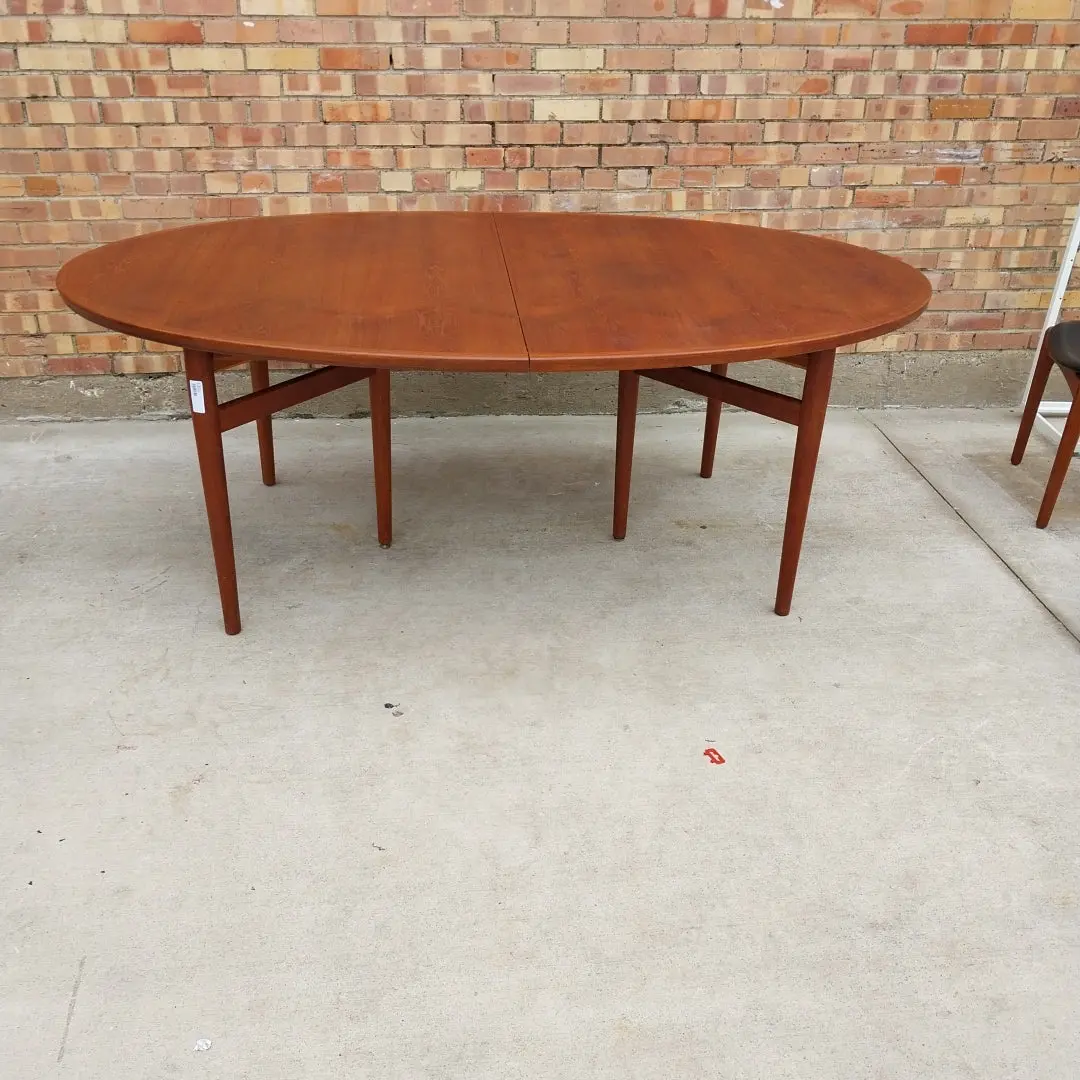 Mid Centruy Teak Dining Table With Two Leaves 1
