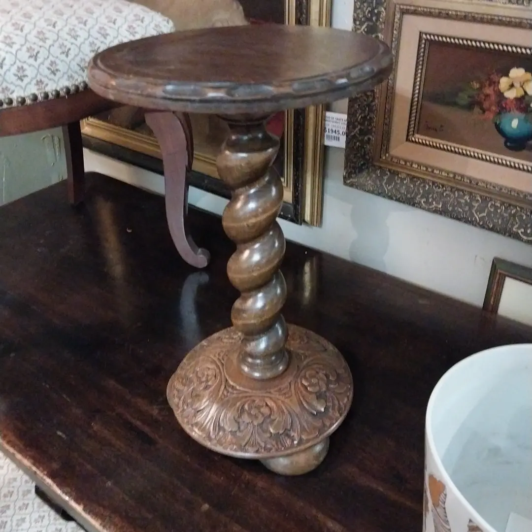 Short Barley Twist Pedestal 1