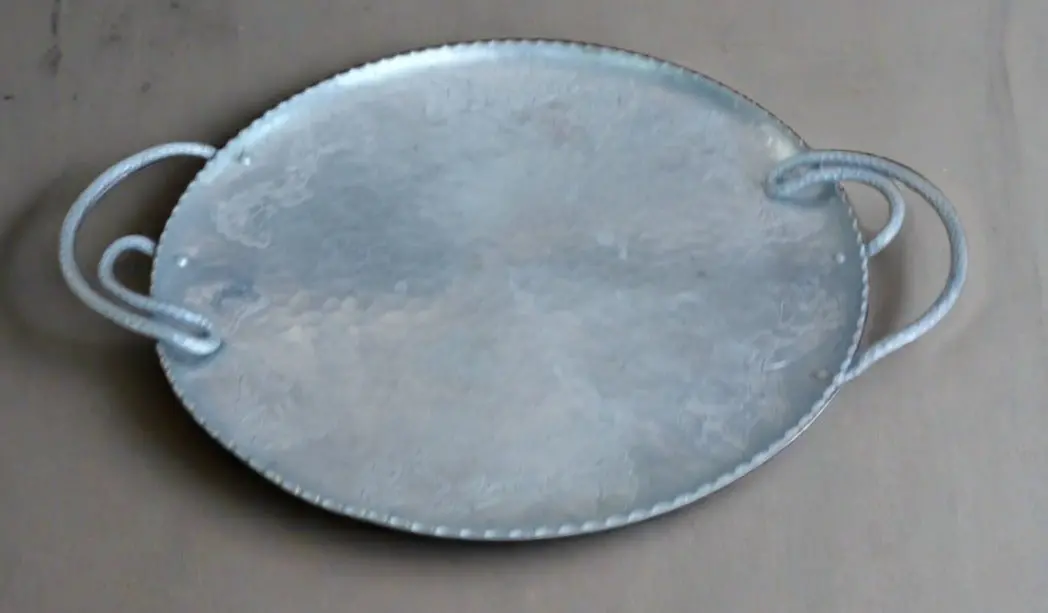 Round Aluminum Tray With Embossed Flowers And Handles 1