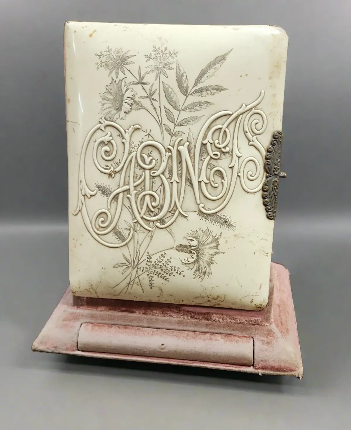 1880'S Victorian Photo Album With Small Keepsake Drawer 1
