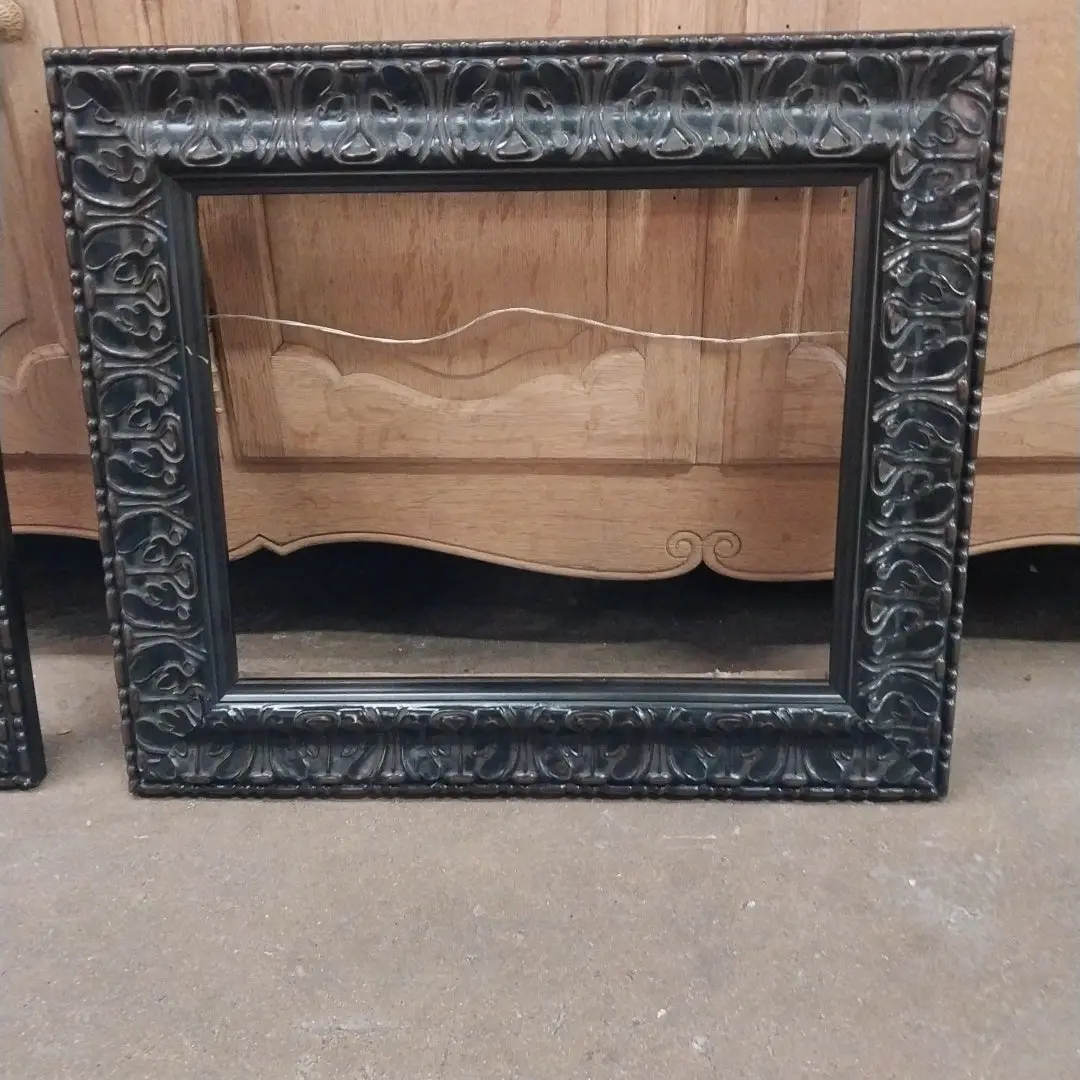 Medium Molded Frame 1