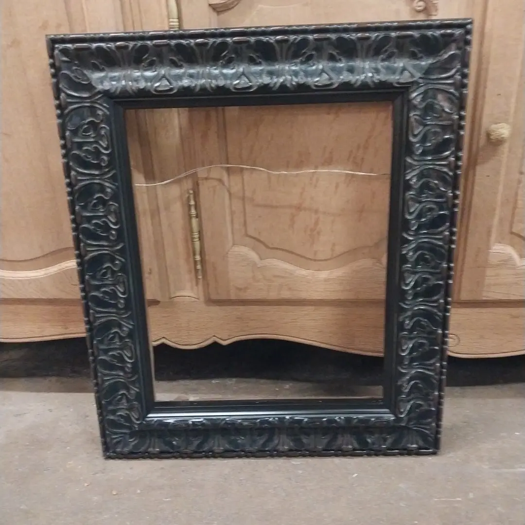 Medium Molded Black Frame 1