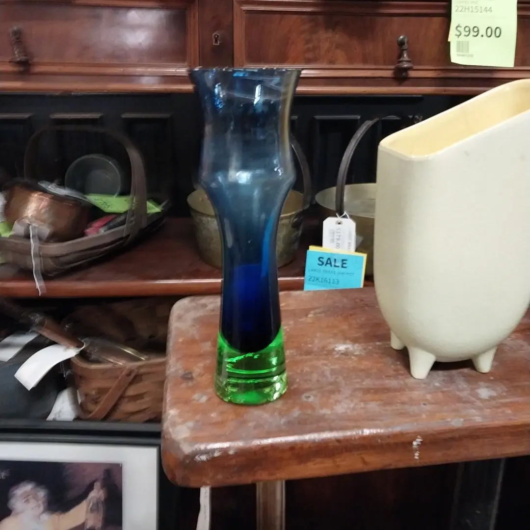 Art Glass Blue And Green Wase 1