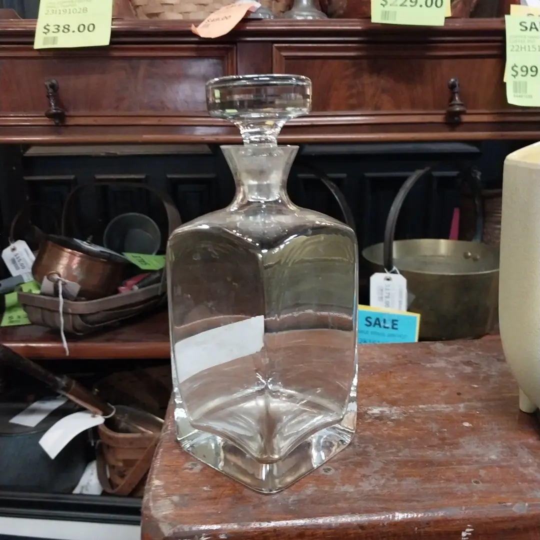 Crystal Liquor Bottle With Stopper 1
