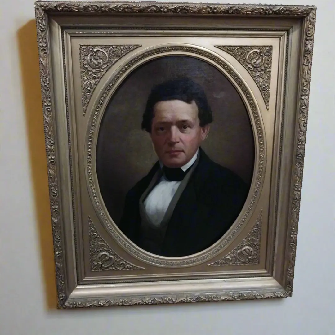 Gilt Framed Oval Painting Of A Gentleman 1