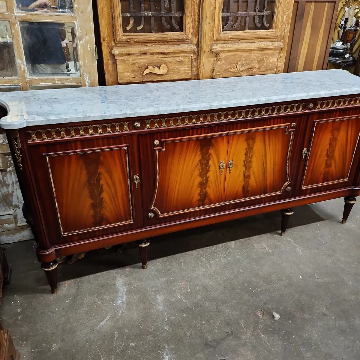 Red Mahogany Siedboard With White Curved Marble Top 1