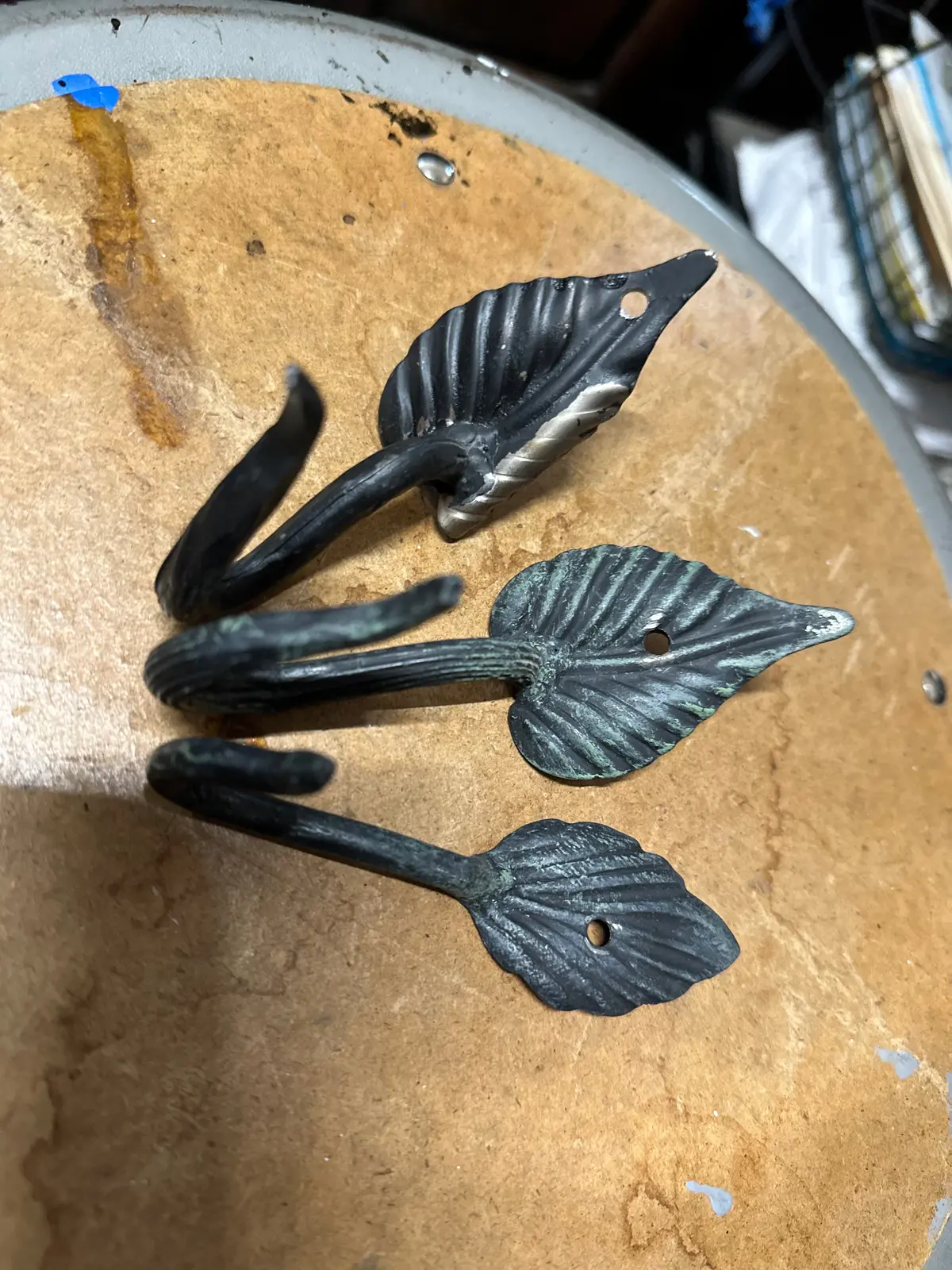 Set Of 3 Iron Leaf Hooks 1