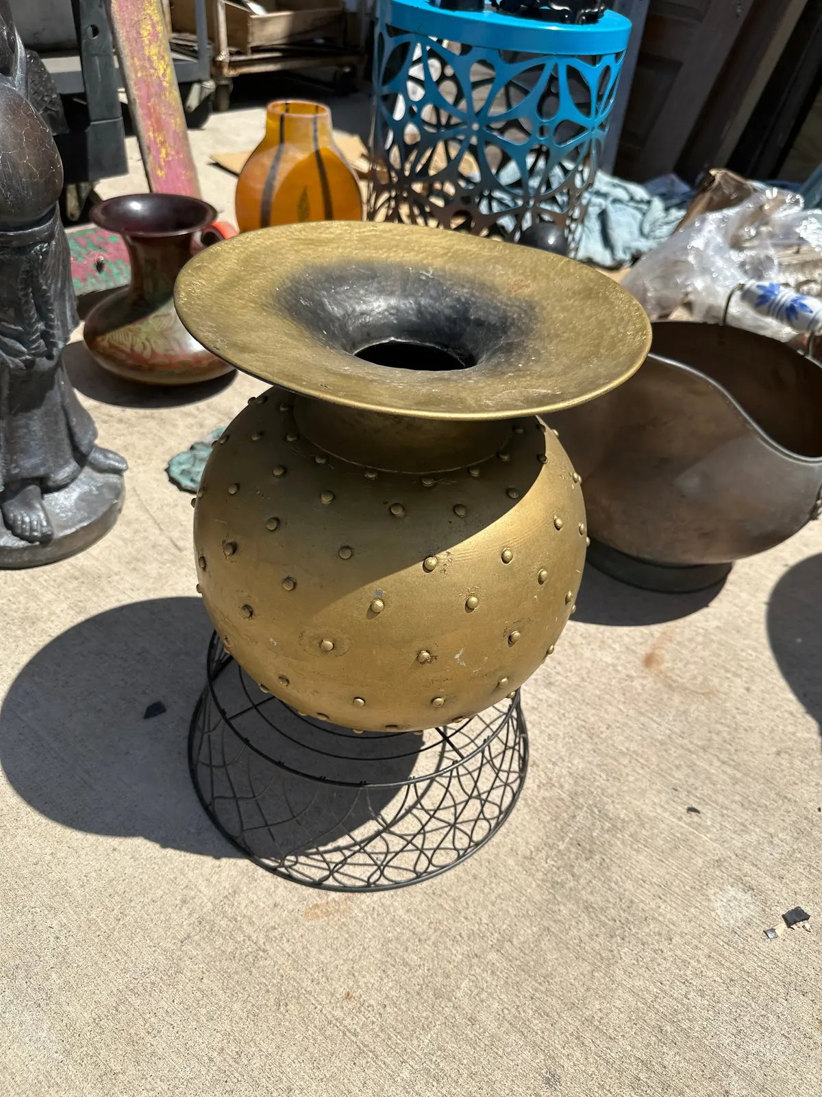 Gold Knob Metal Vase On Stand 1