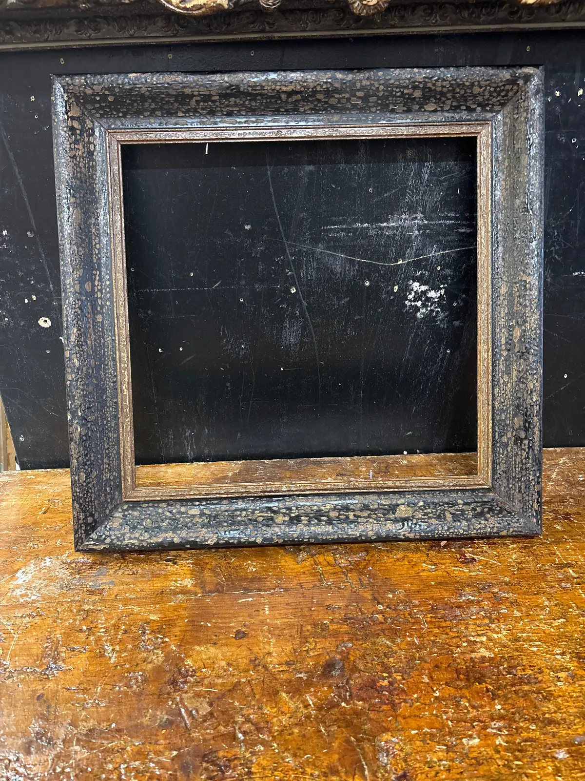 Modeled Black And Gold Frame 1