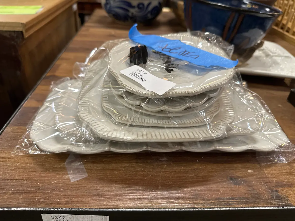 7 Piece Stoneware Dinner Set 1