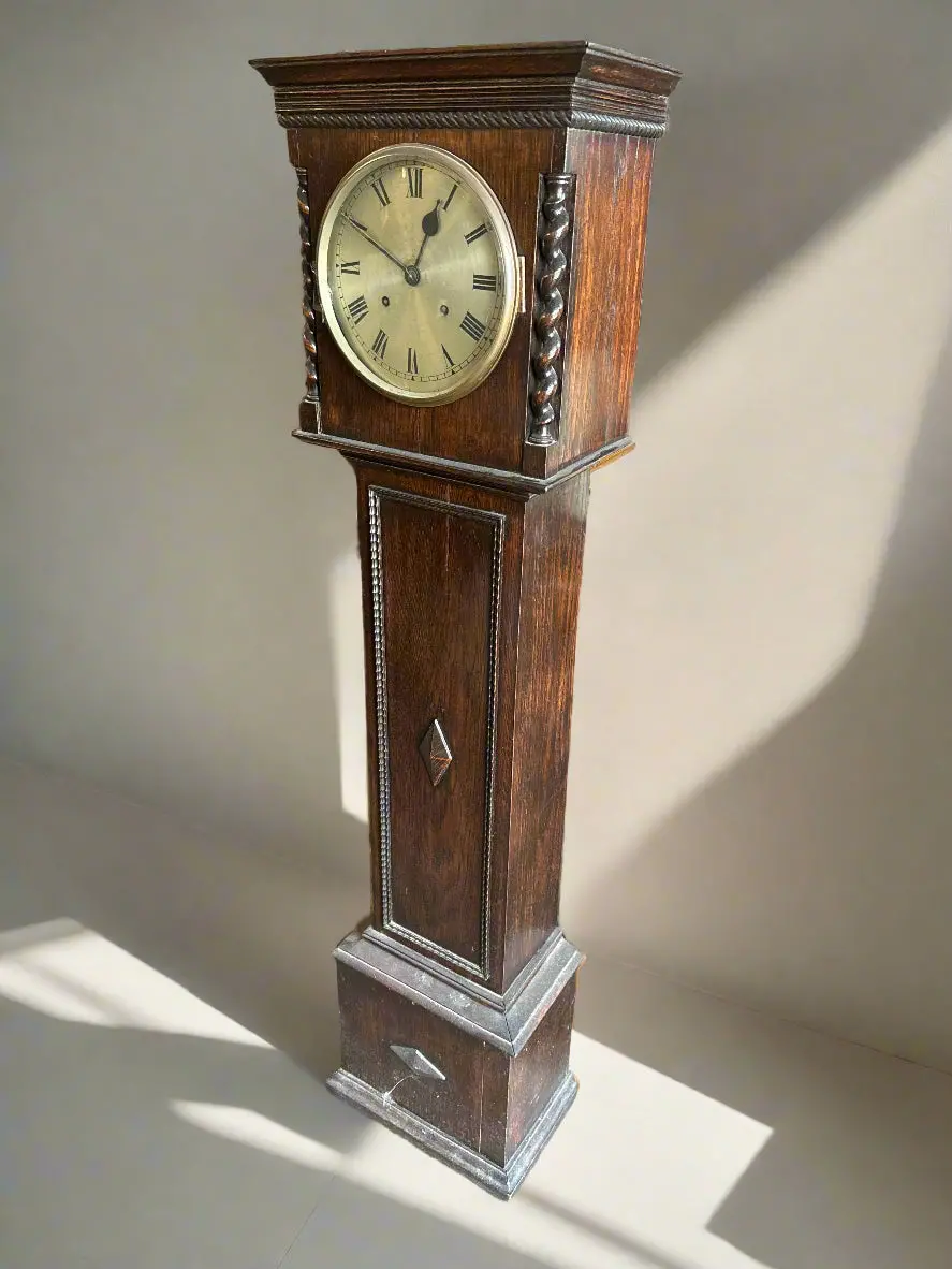 Enlgish Oak Barley Twist Granddaughter Clock 1
