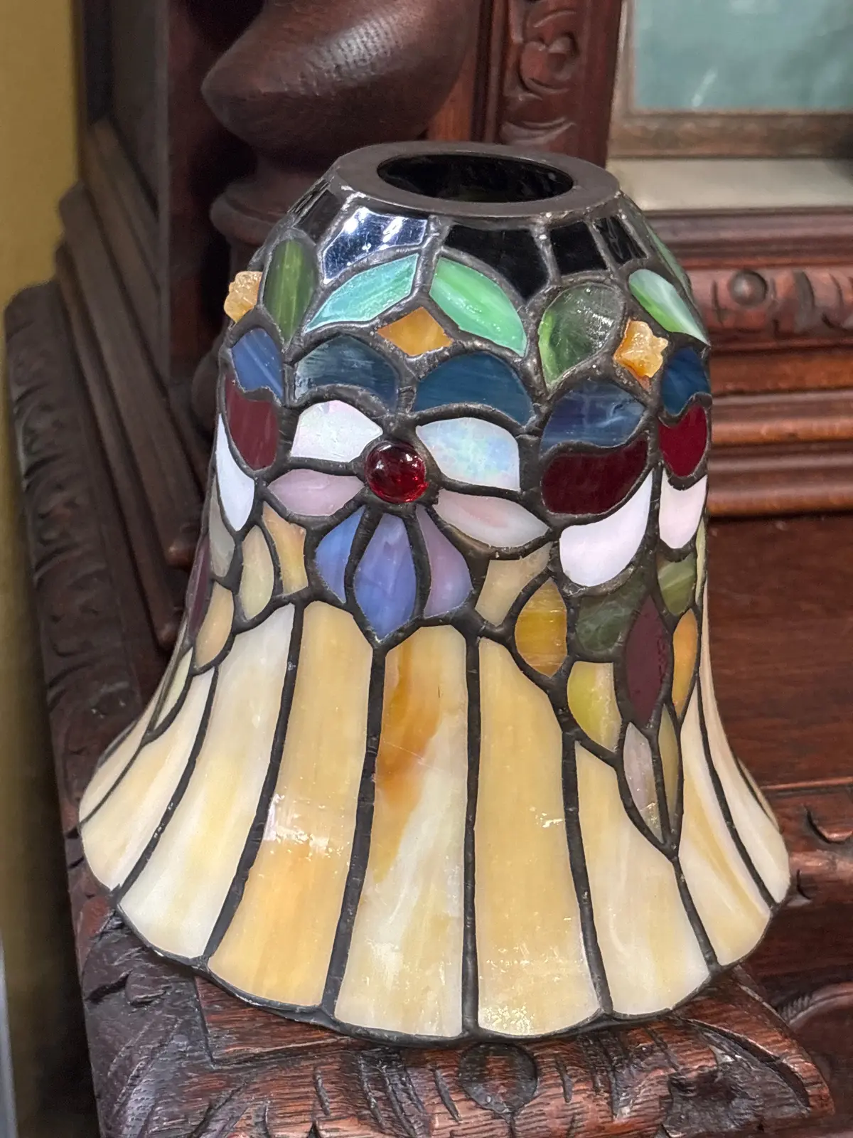 Small Floral Pattern Stained Glass Lamp Shade 1
