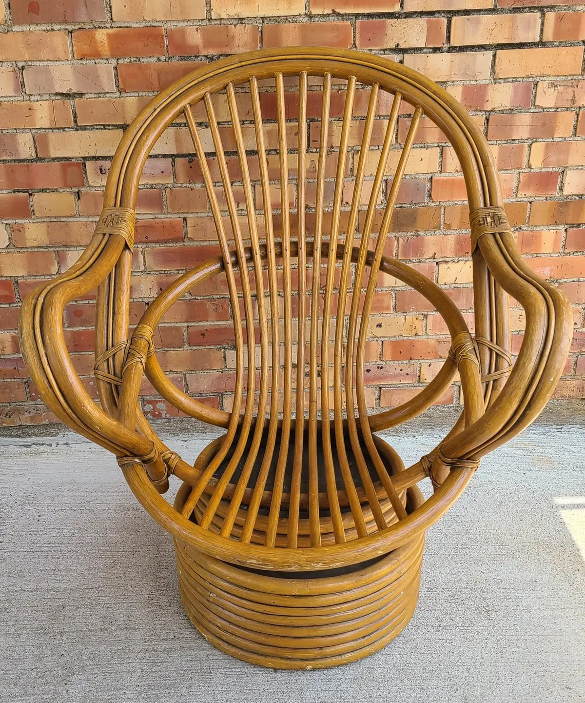 Rattan Swivel Egg Chair 1