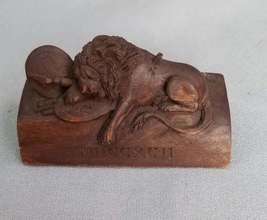 Small Wood Lion Figure 1