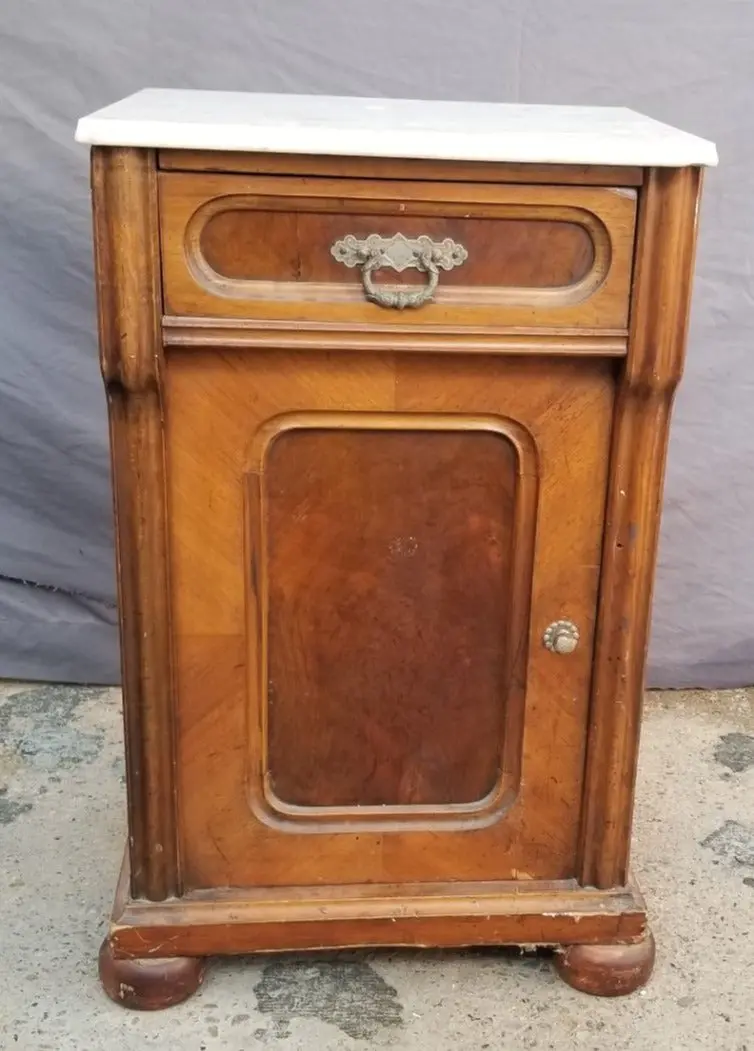 Marble Top Stand With Bun Feet 1