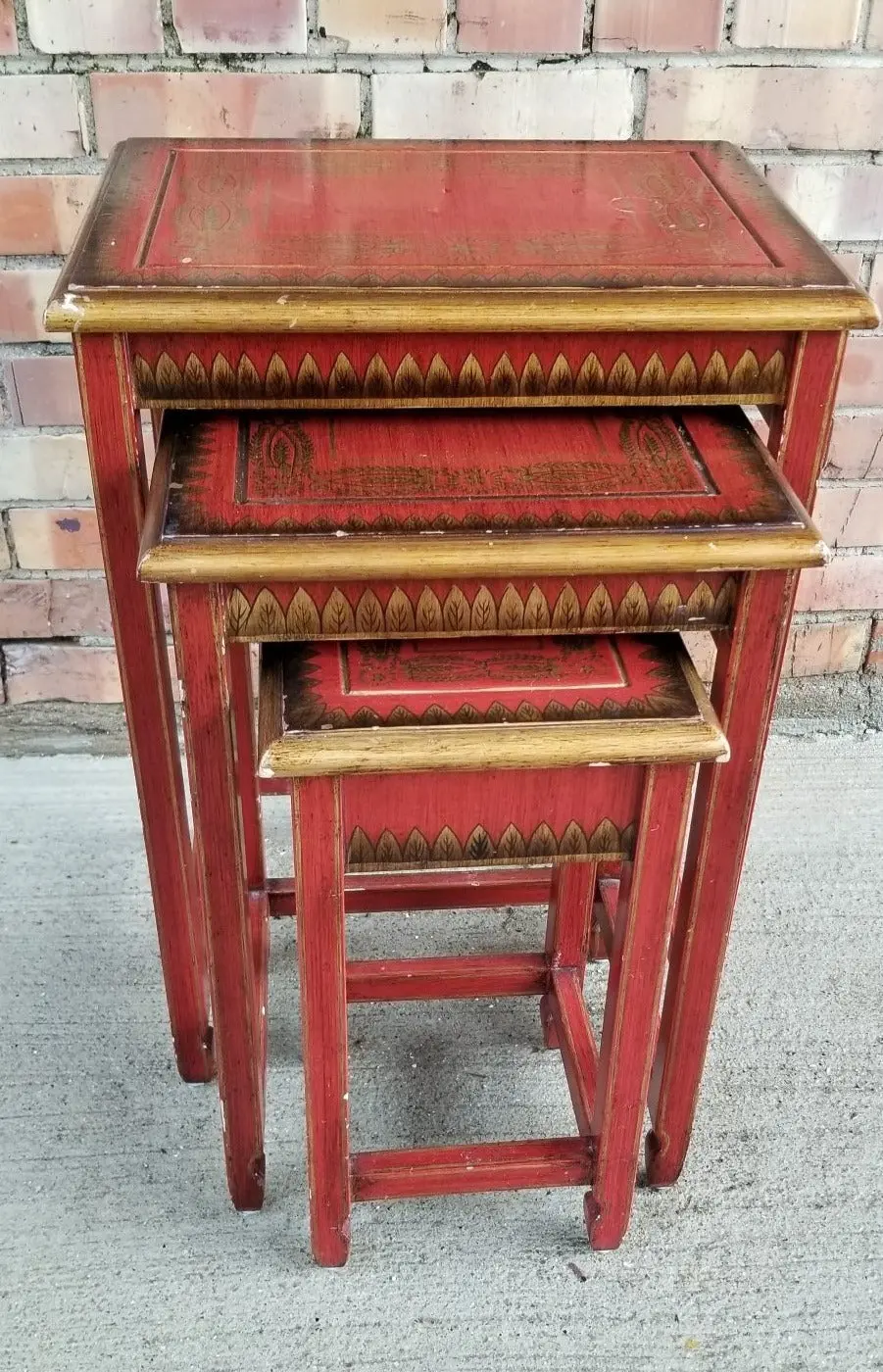 Set Of 3 Red And Gold Nesting Tables 1