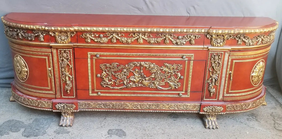 French Style Low Console With Paw Feet 1