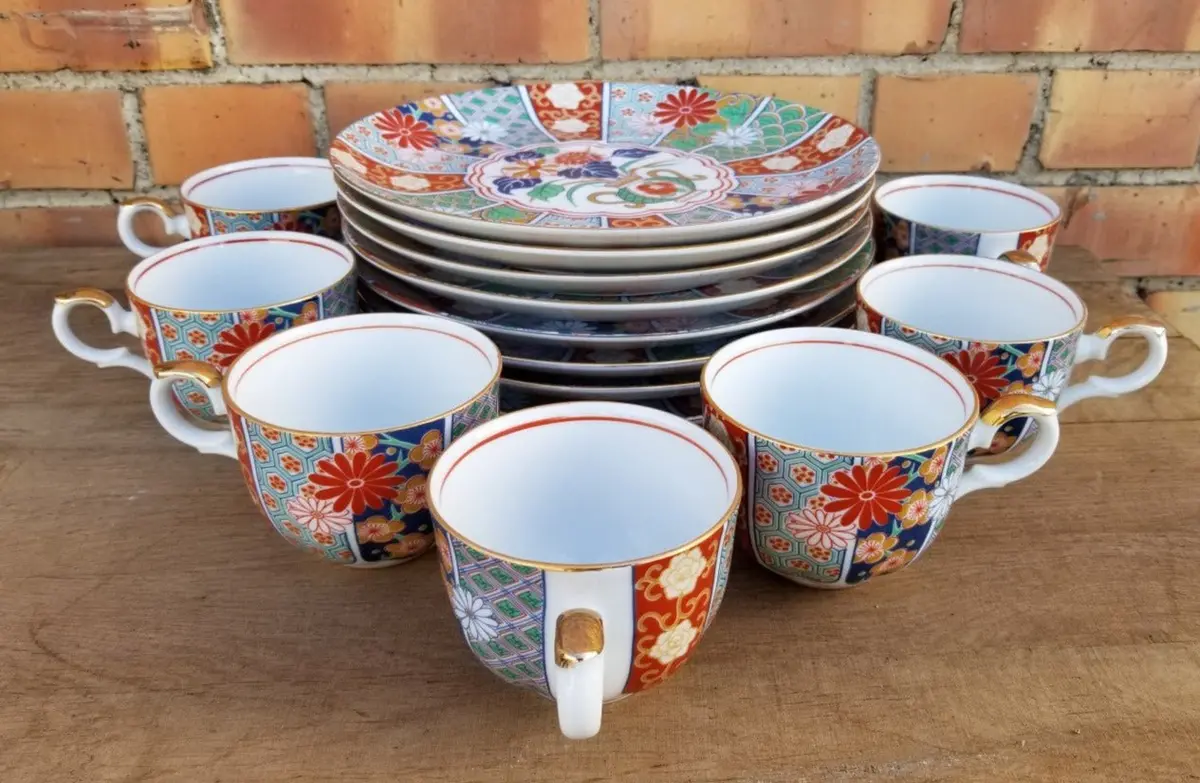 Set Of 7 Imari Luncheon Plates With Cups 1