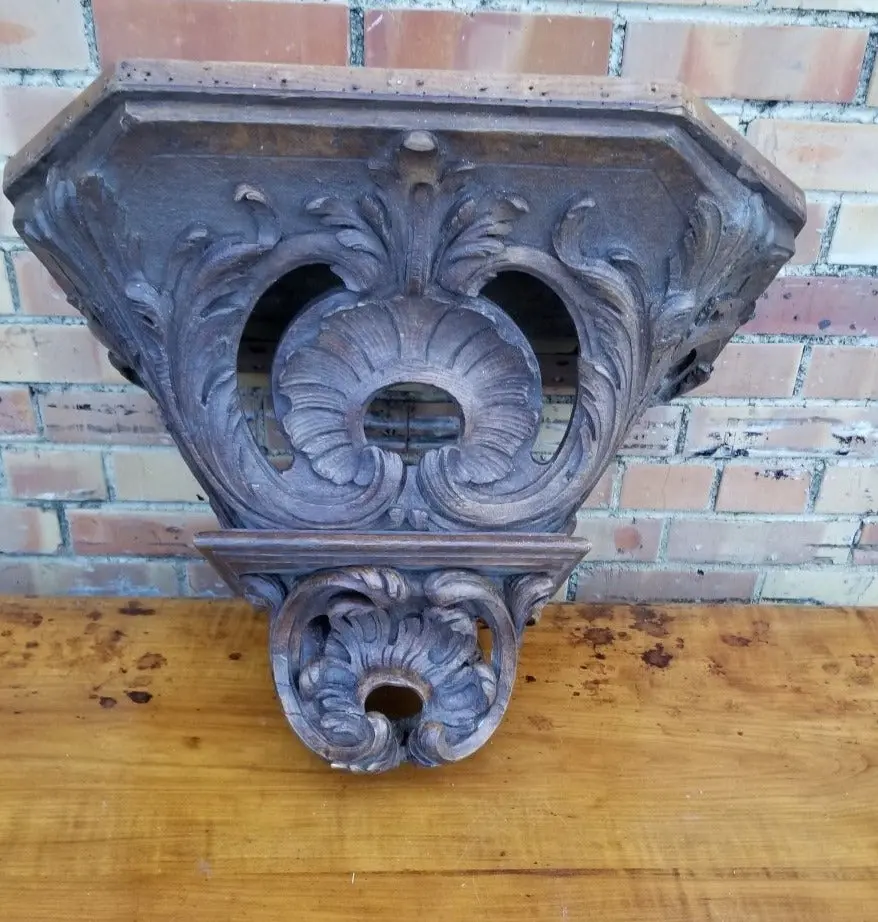 French Oak Roccoco Wall Bracket With Shell 1