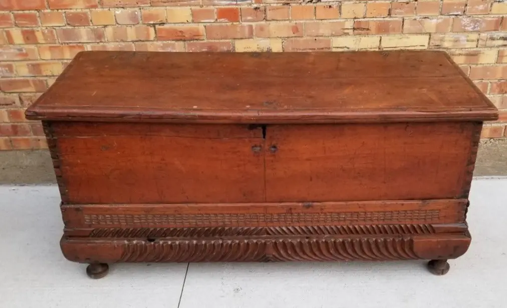 Large 18Th Century French Coffer With Gadroonng 1