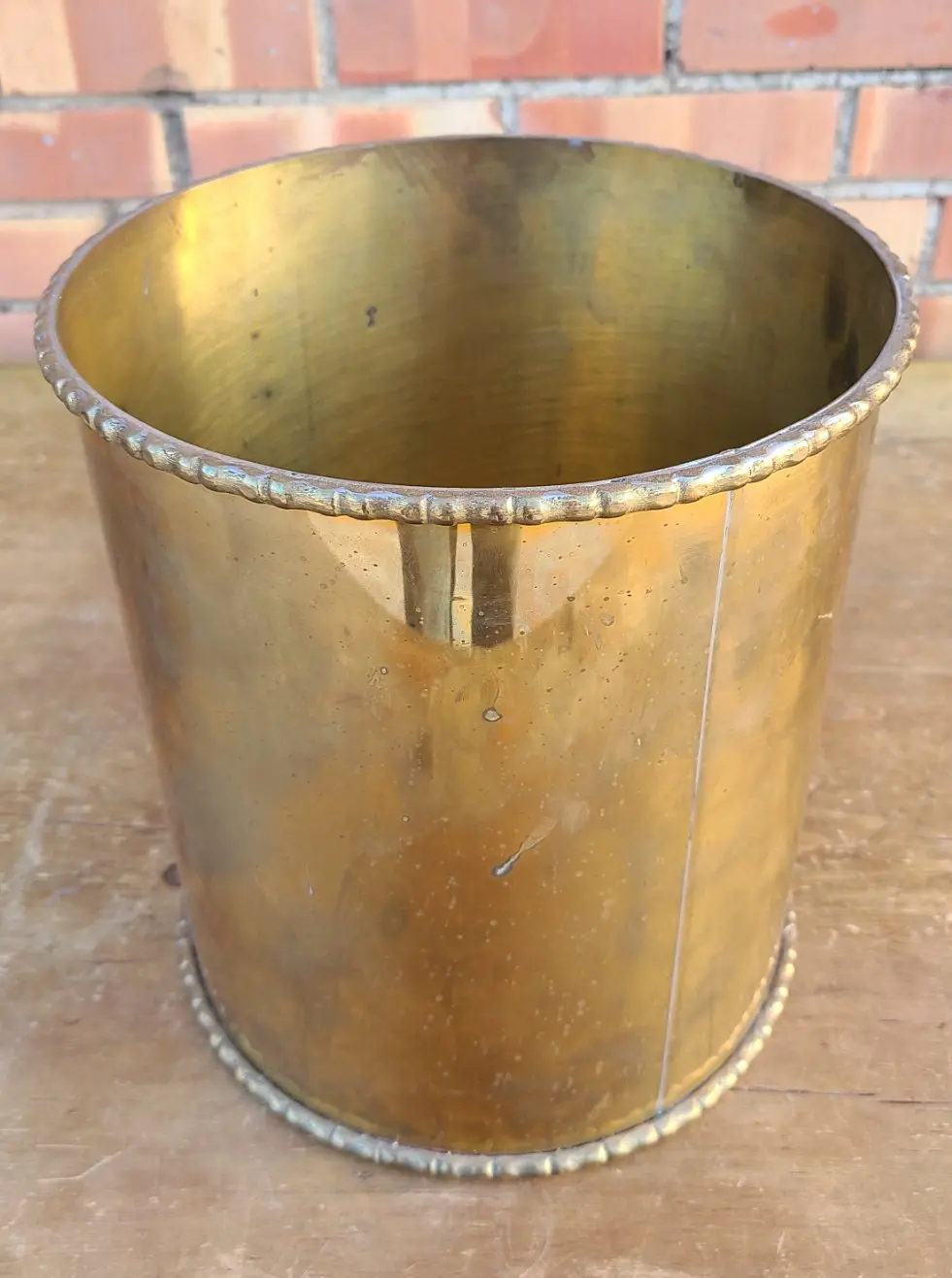 Small Brass Wastebasket With "Rope" Edge 1