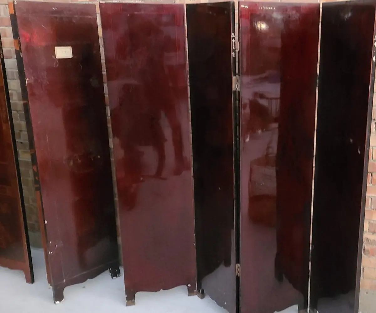4 Panel Red Lacquer Screen With Gold Undertones 1