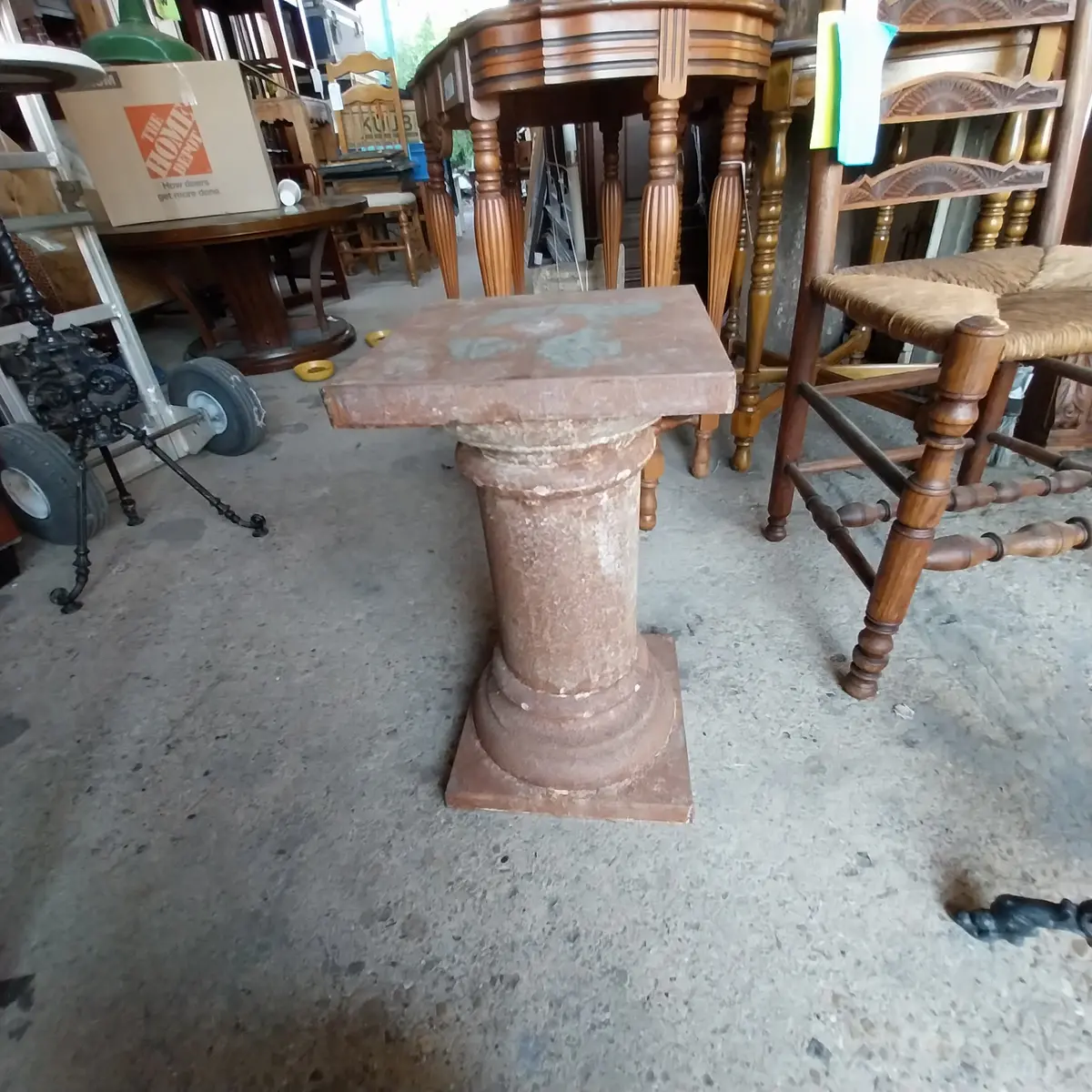 Rusty Metal Column Stand 1