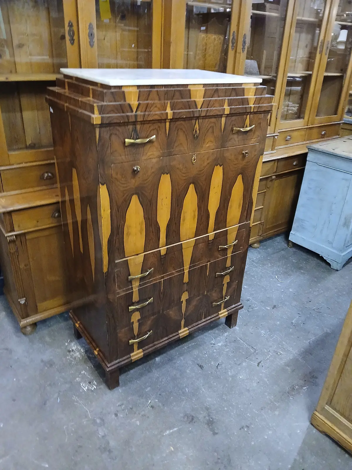 Dropfront Abbatant Desk With Bookmatched Grain 1