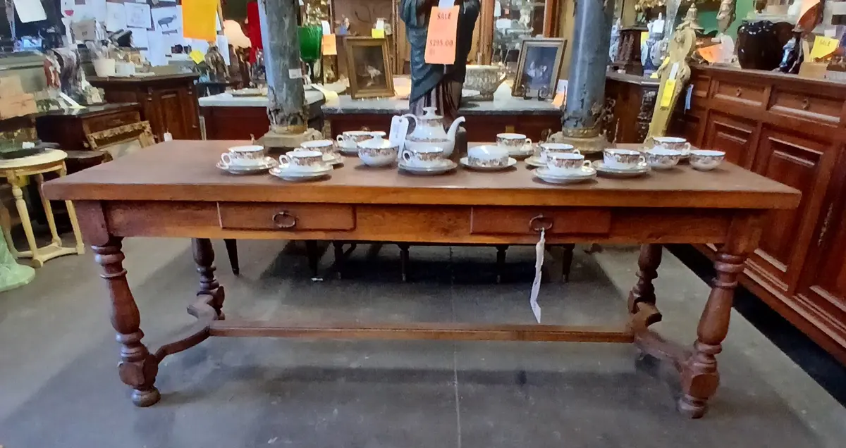 Thick Rop Oak Table With Pegged Turned Legs And 2 Drawers 1