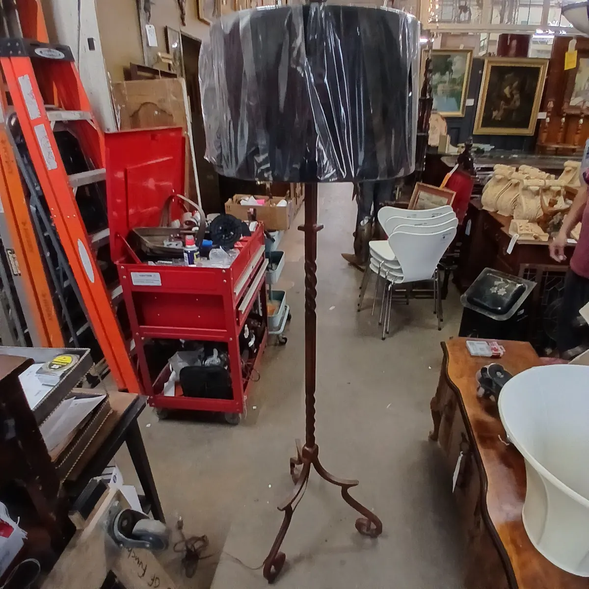 Twist Iron Floor Lamp With Black Shade 1