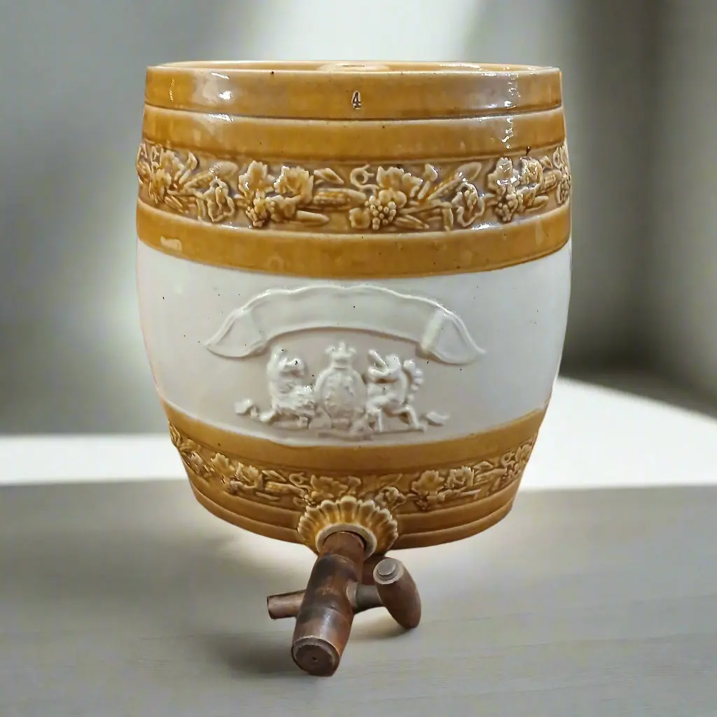 Porcelain Cistern With Lion Crest 1