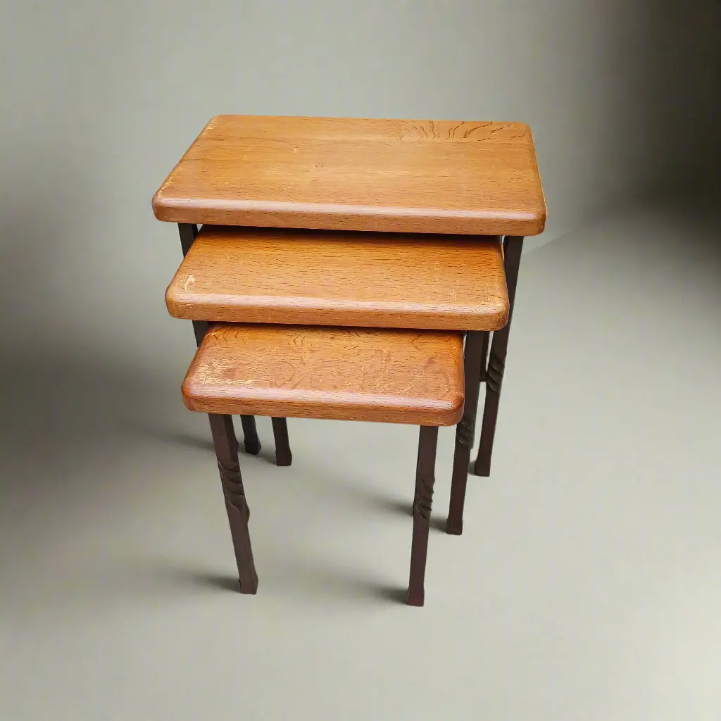 Set Of 3 Oak Nesting Tables With Iron Bases 1